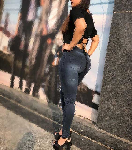 sexy Tarana in tight jeans and heels